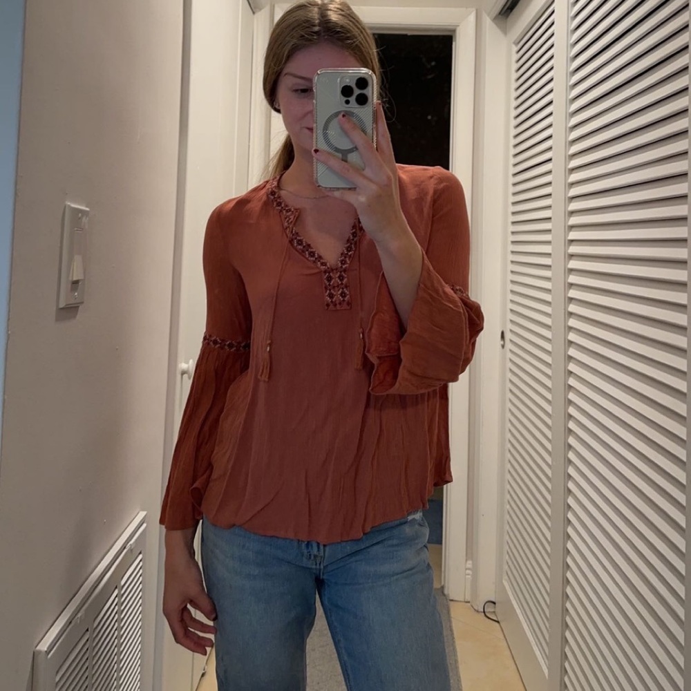 Flowy sleeve blouse